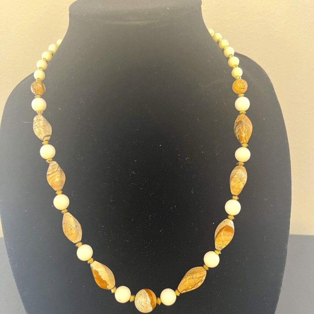 Neutral Earth-Tone Beaded Necklace (Screw Closure)